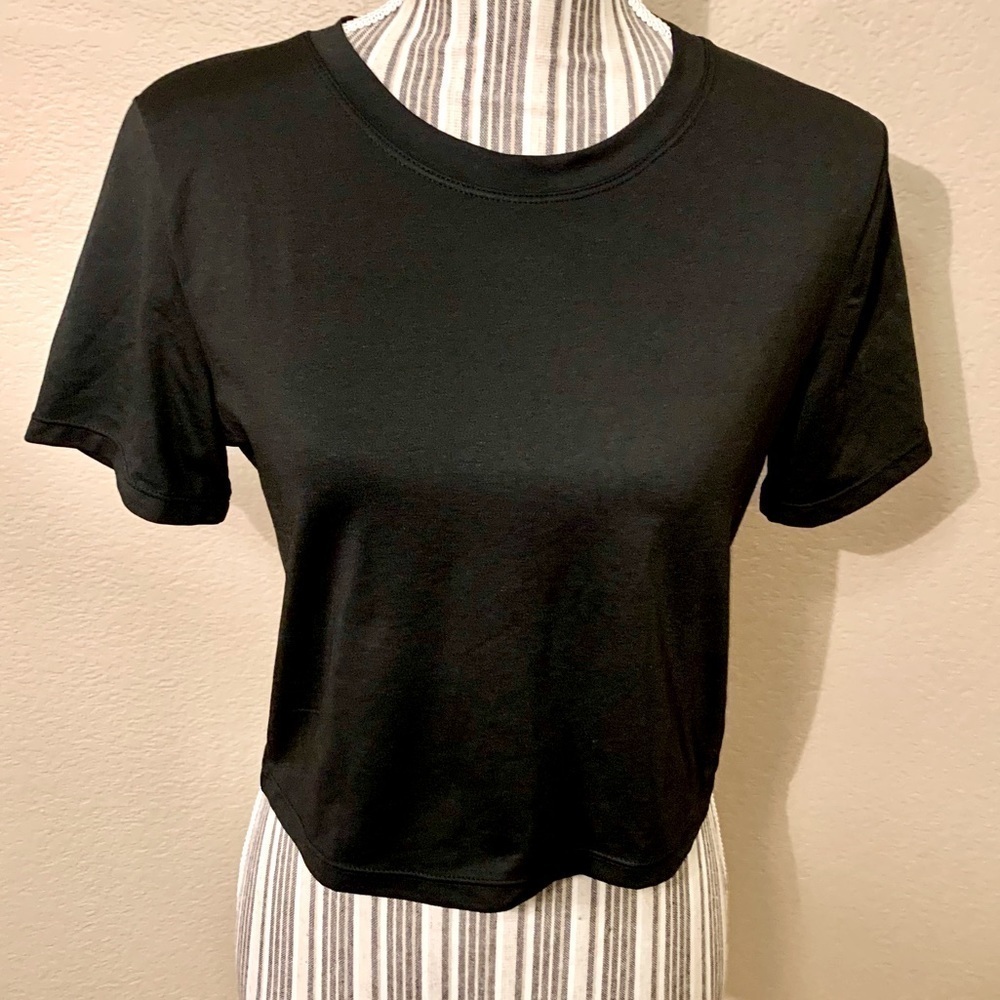 NEW Crop Top Large Black Short-Sleeved Lightweight Crewneck Stretch NWOT